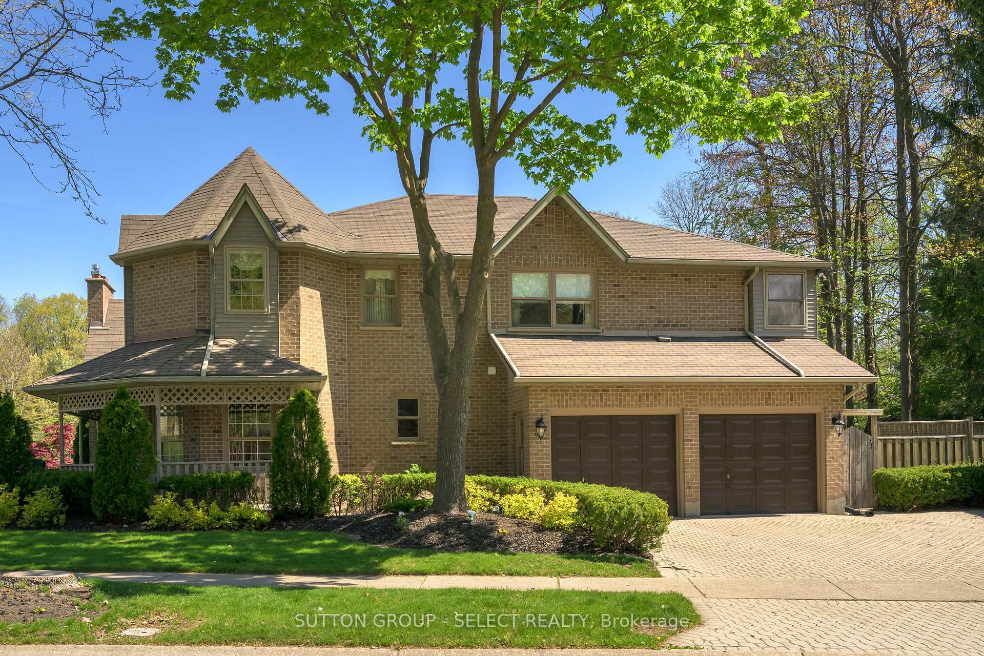 Property Photo: 59 Heathdale Court ON N6K 4B1