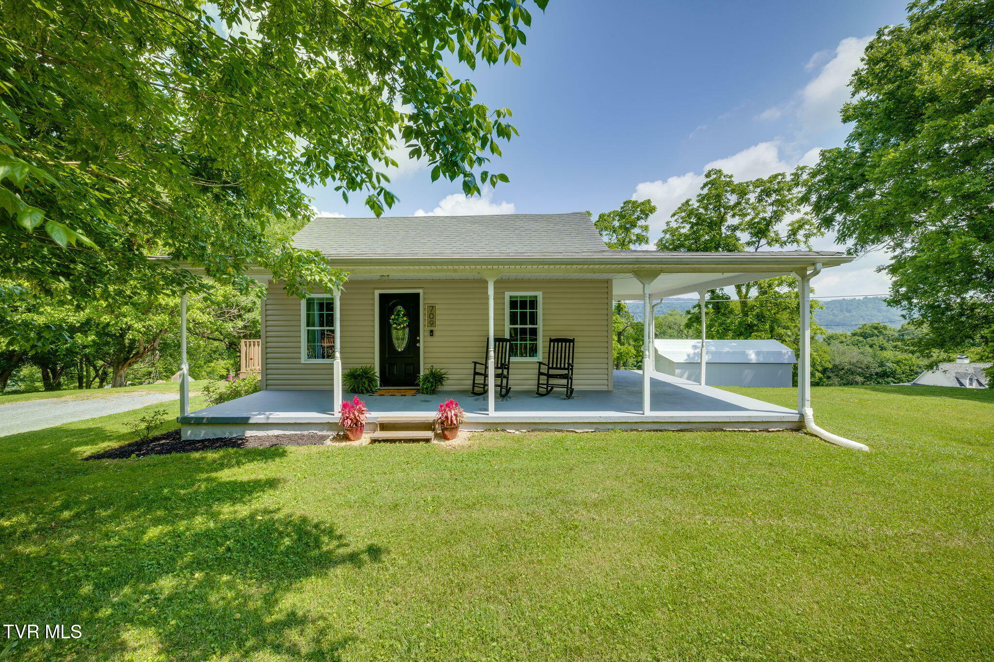 Property Photo: 709 Rock City Road TN 37664