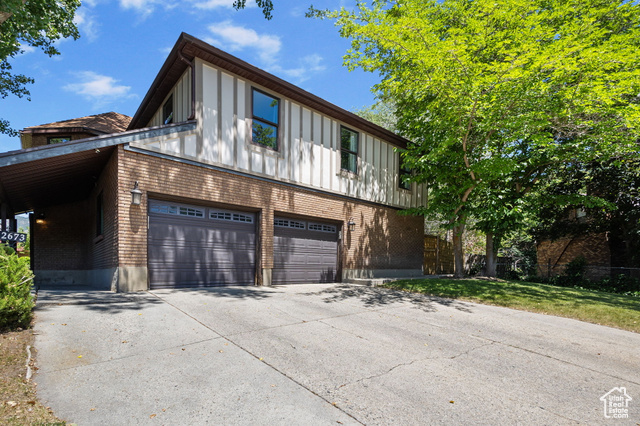 Property Photo: 2673 E Toni Cir S UT 84121