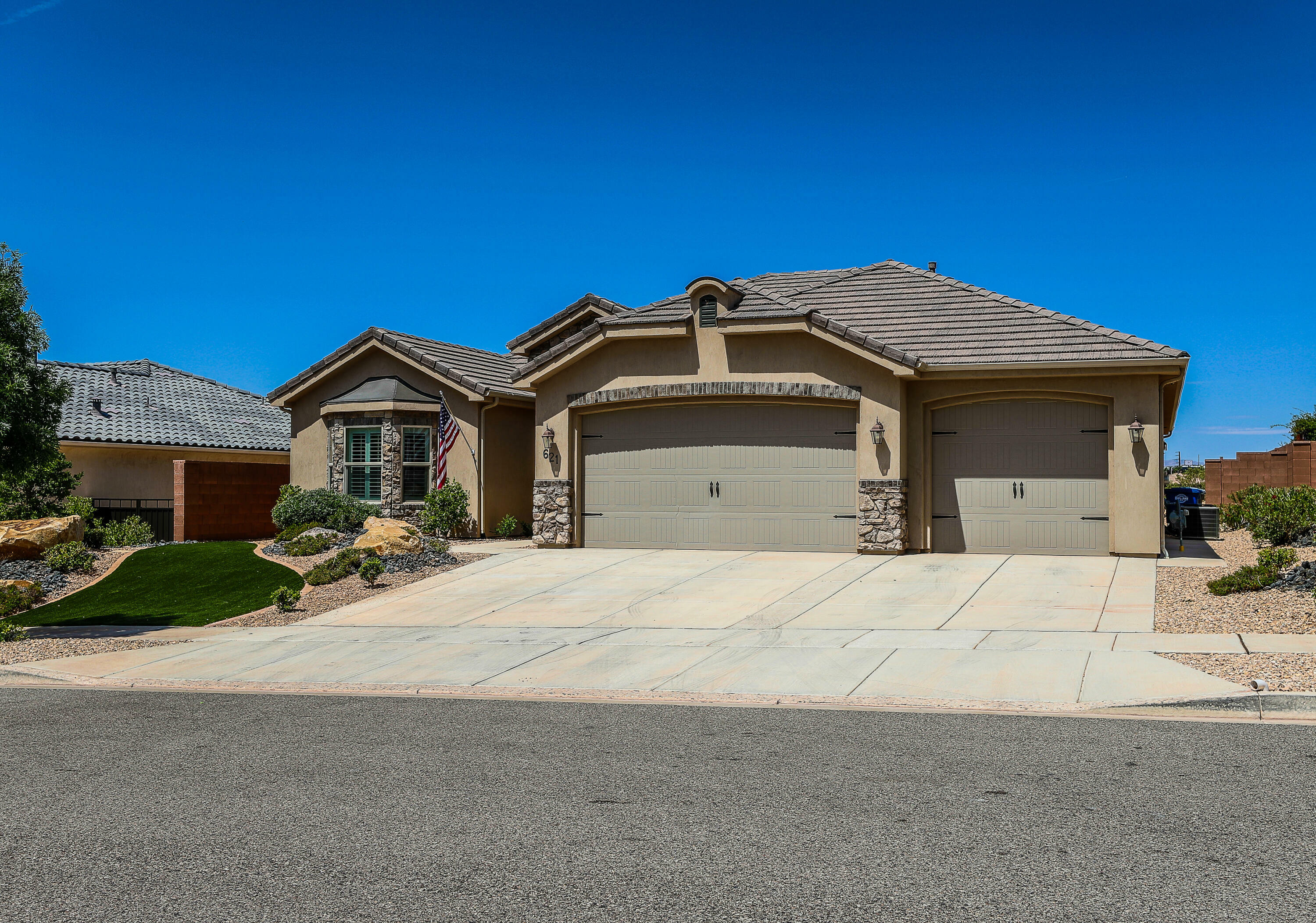 Property Photo: 621 N Sage Hen Dr UT 84780