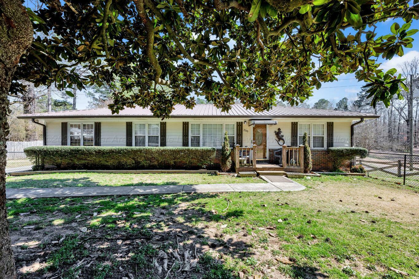 Property Photo: 2555 Shady Grove Rd AL 35005