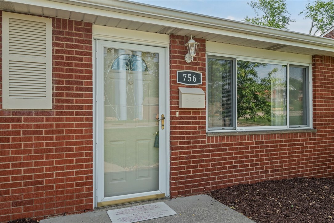 Property Photo: 756 Illini Dr PA 15146