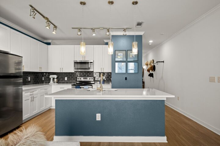 Property Photo:  1900 Barton Springs Road 3038  TX 78704 