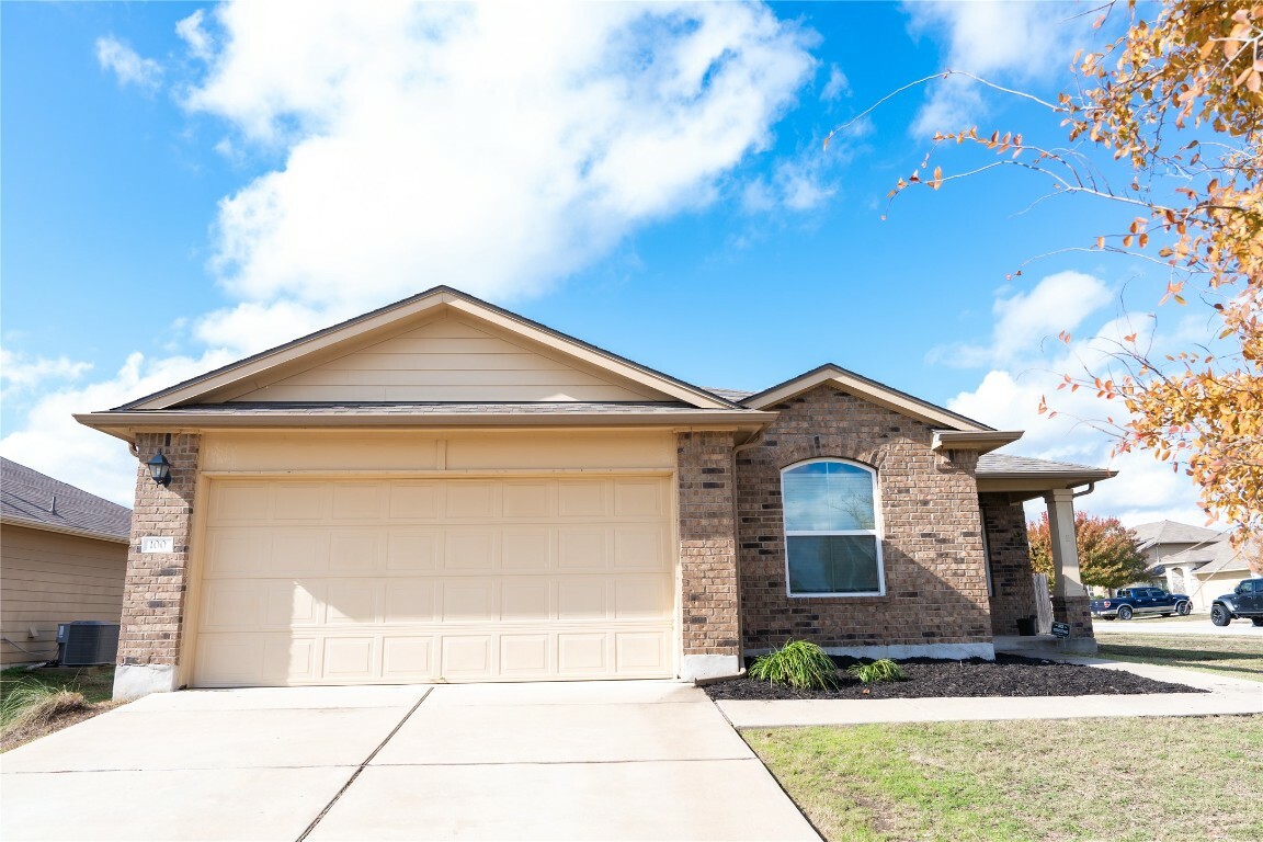 Property Photo: 100 Wilson Court TX 78634