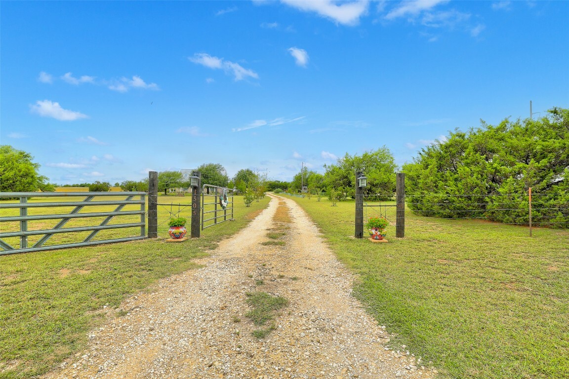 Property Photo: 1505 Cr 315 TX 76537