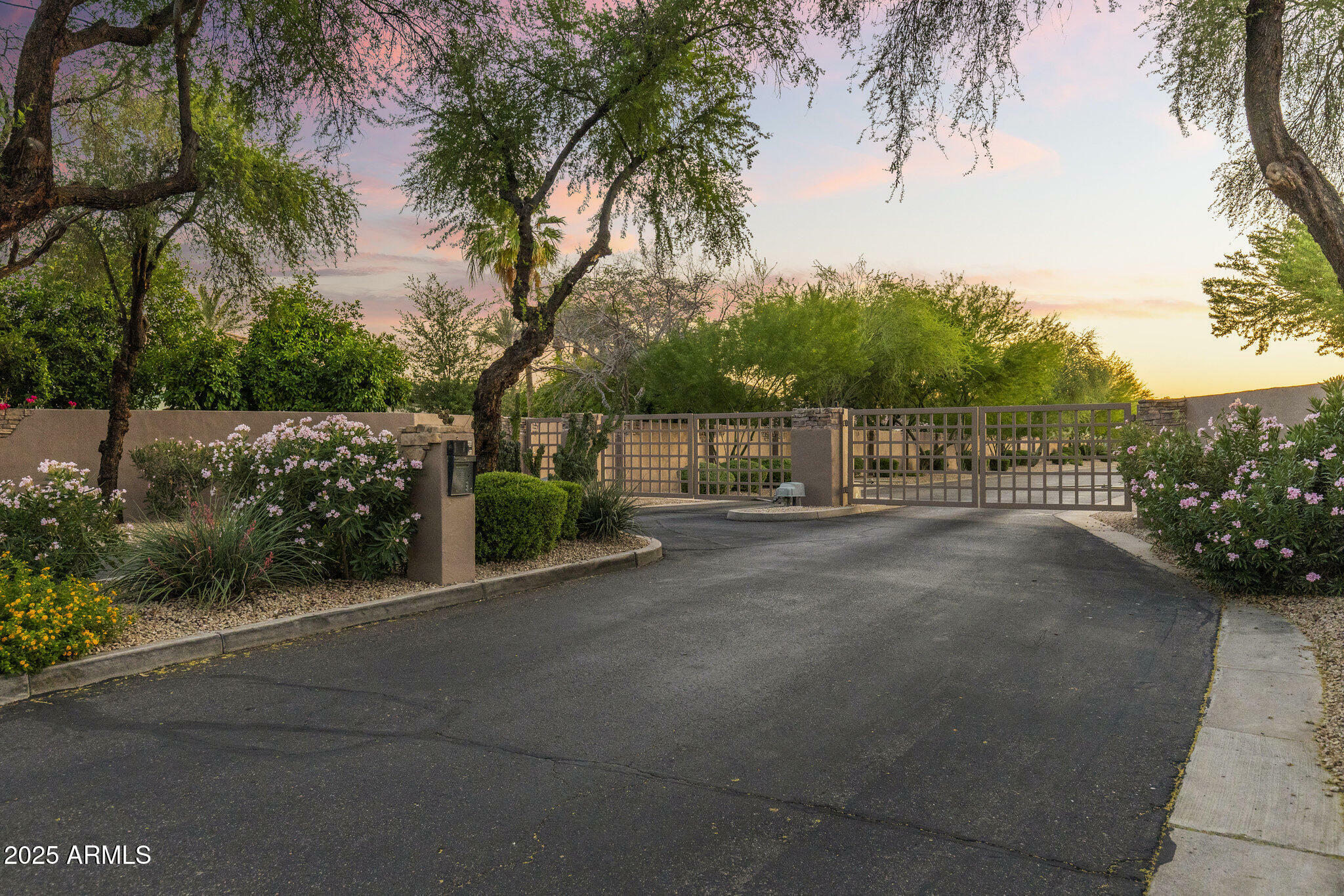 Property Photo: 7640 E Poinsettia Drive AZ 85260