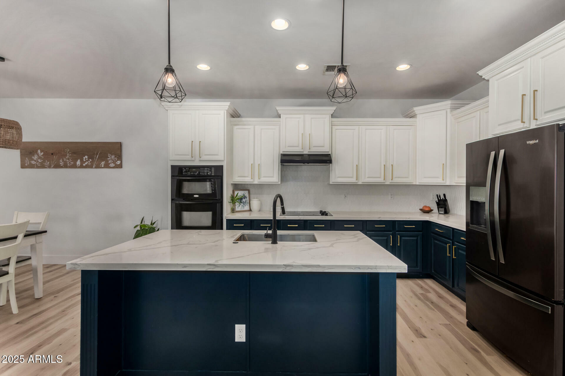 Property Photo: 465 E Frances Lane AZ 85295
