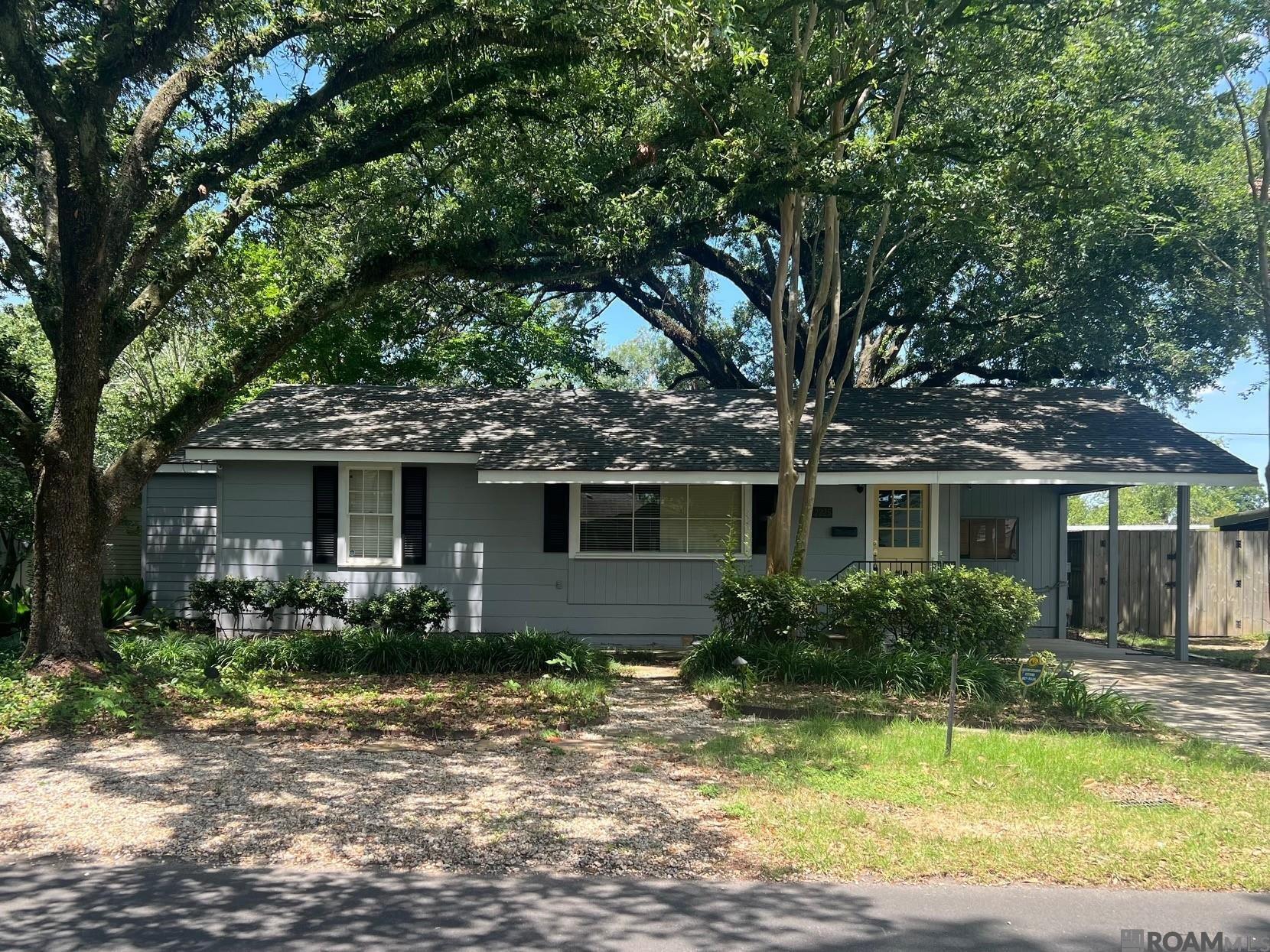 Property Photo: 2225 Edinburgh Ave LA 70808