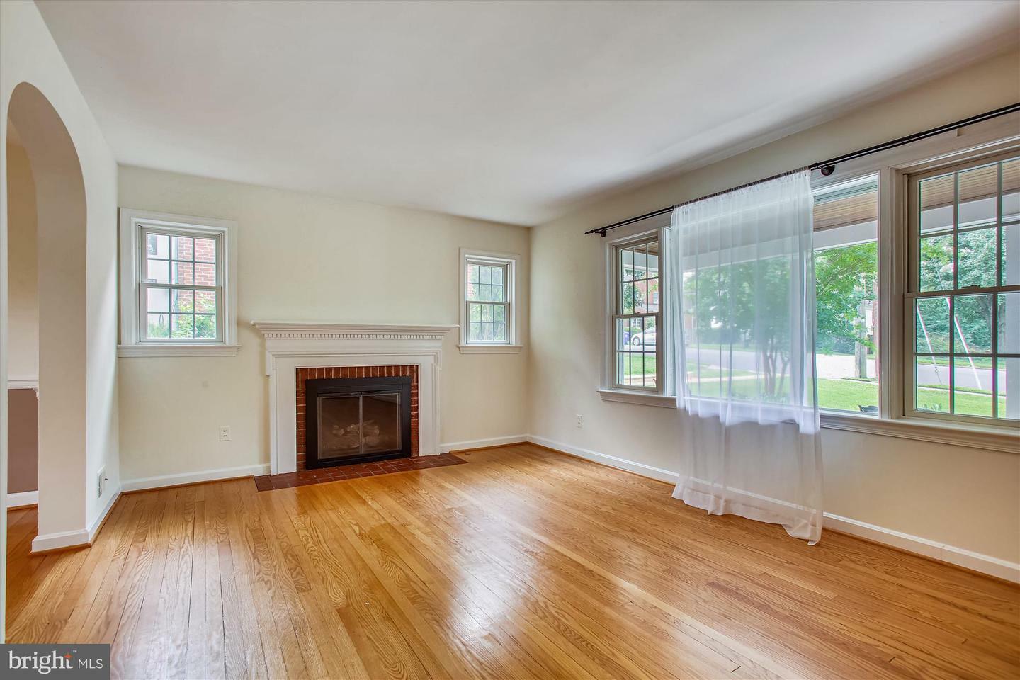 Property Photo: 1101 N Quantico Street VA 22205