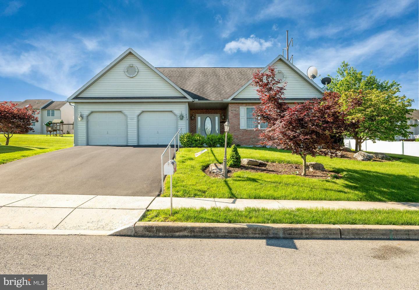 Property Photo: 314 Valley Court PA 19608