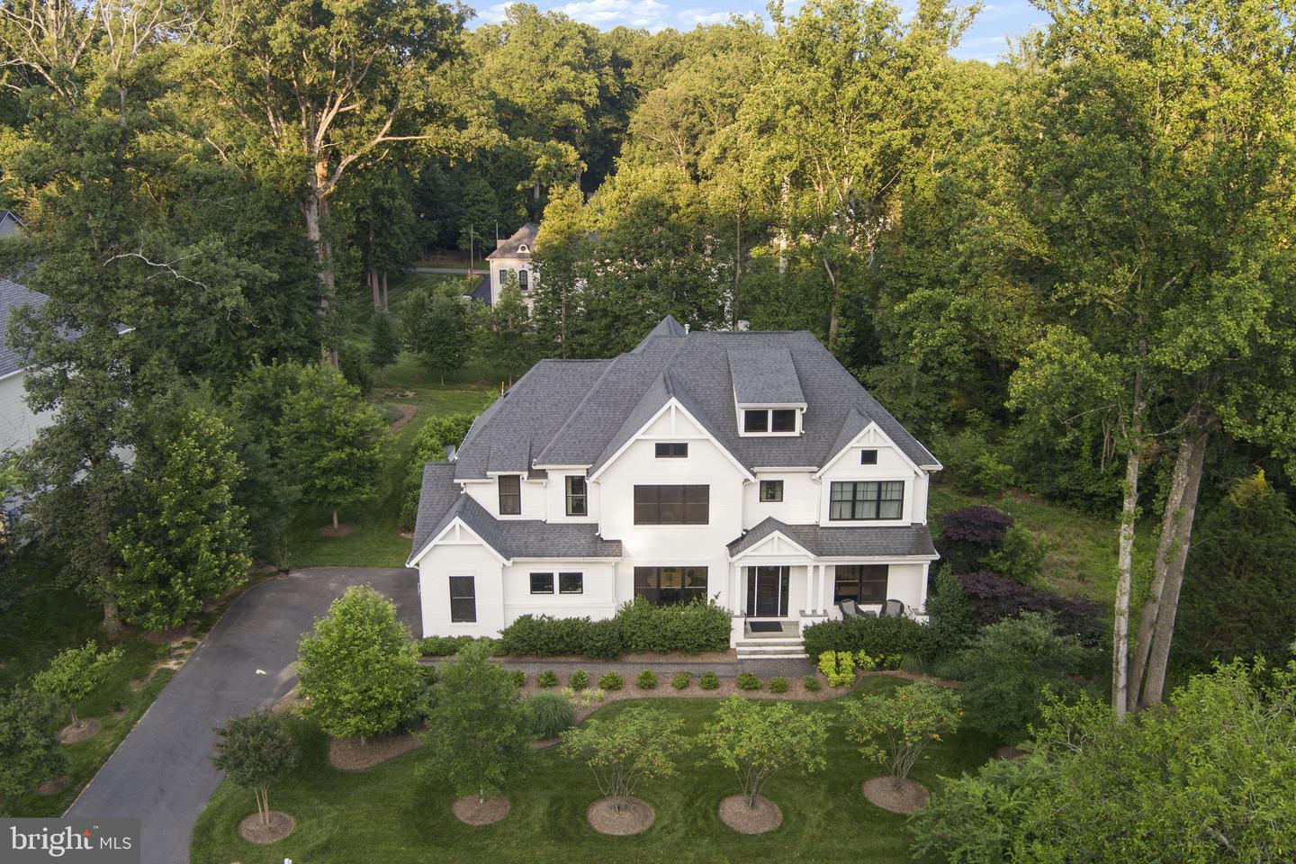 Property Photo: 717 Miller Avenue VA 22066