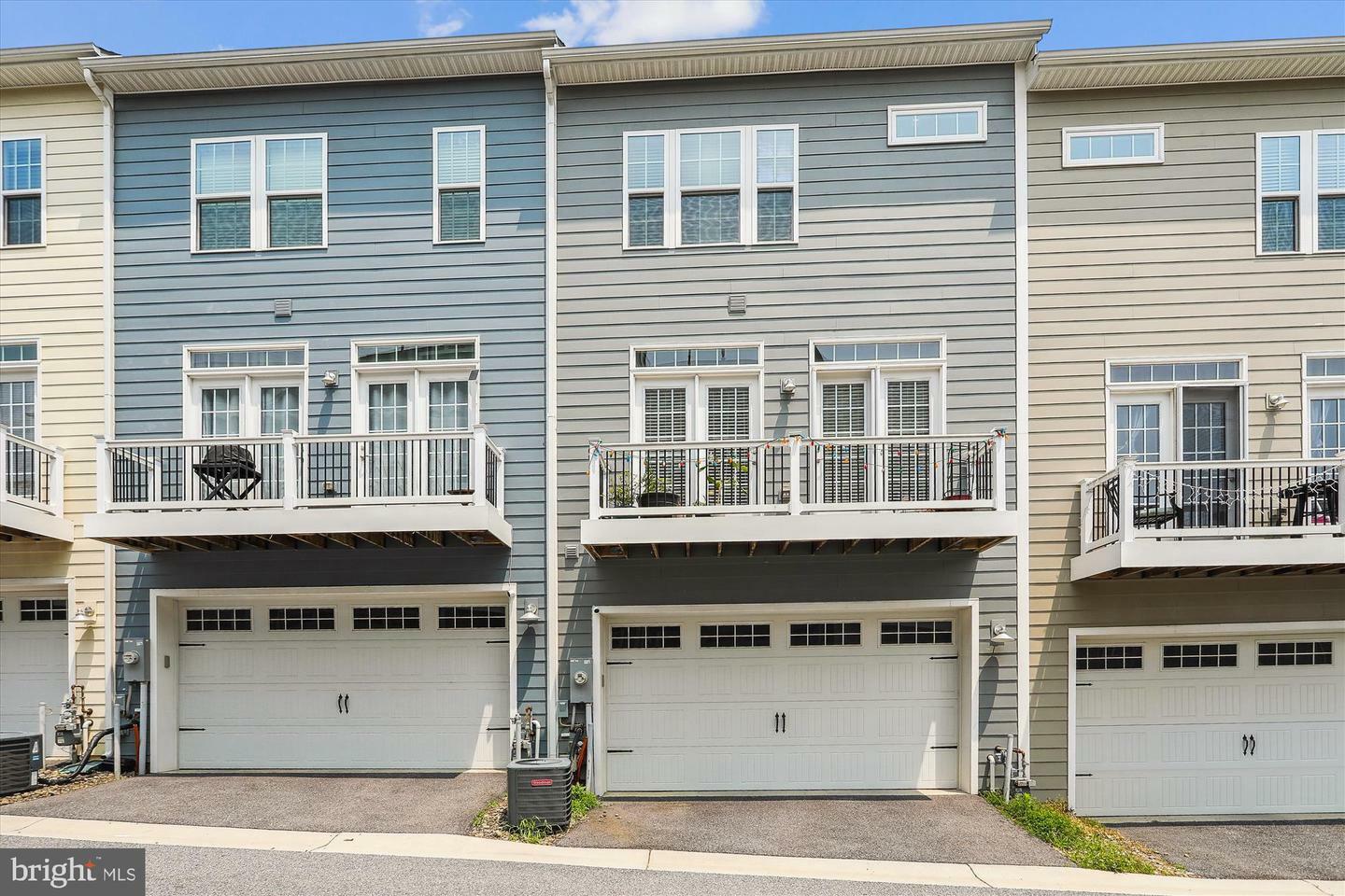 Property Photo: 5979 Glen Willow Way MD 21043