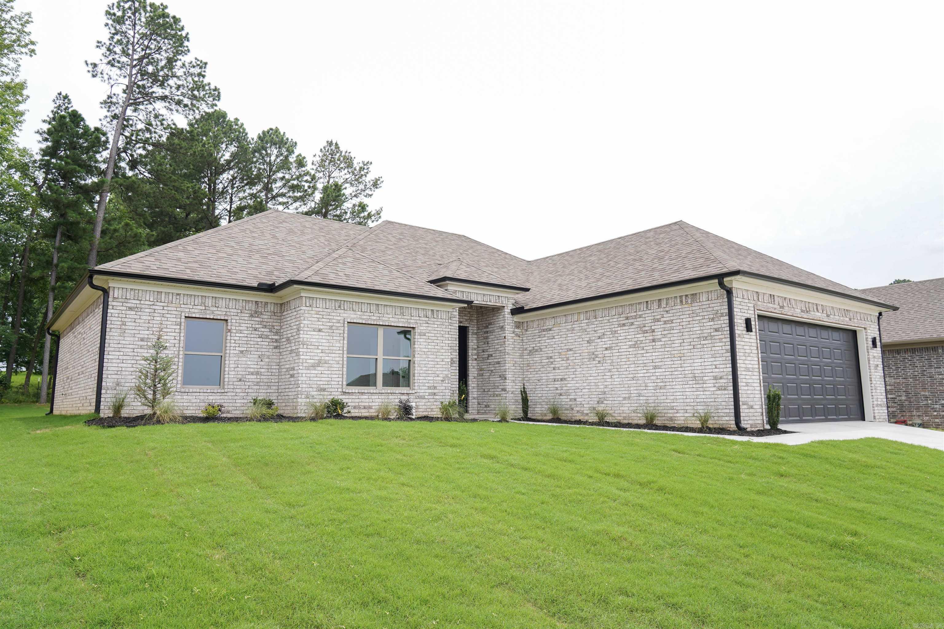 Property Photo: 4013 Springwood Circle AR 72022