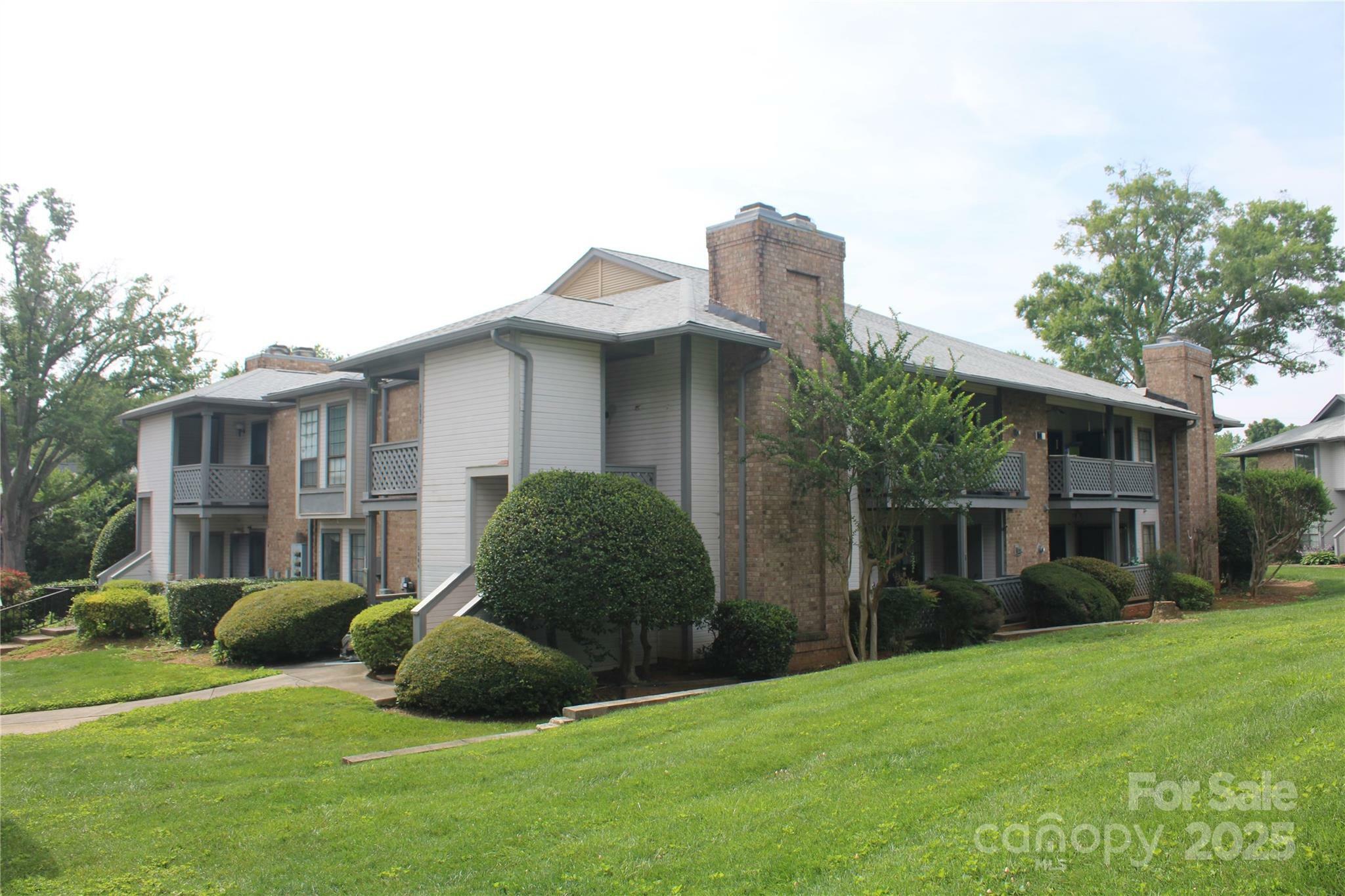 5864 Harris Grove Lane  Charlotte NC 28212 photo
