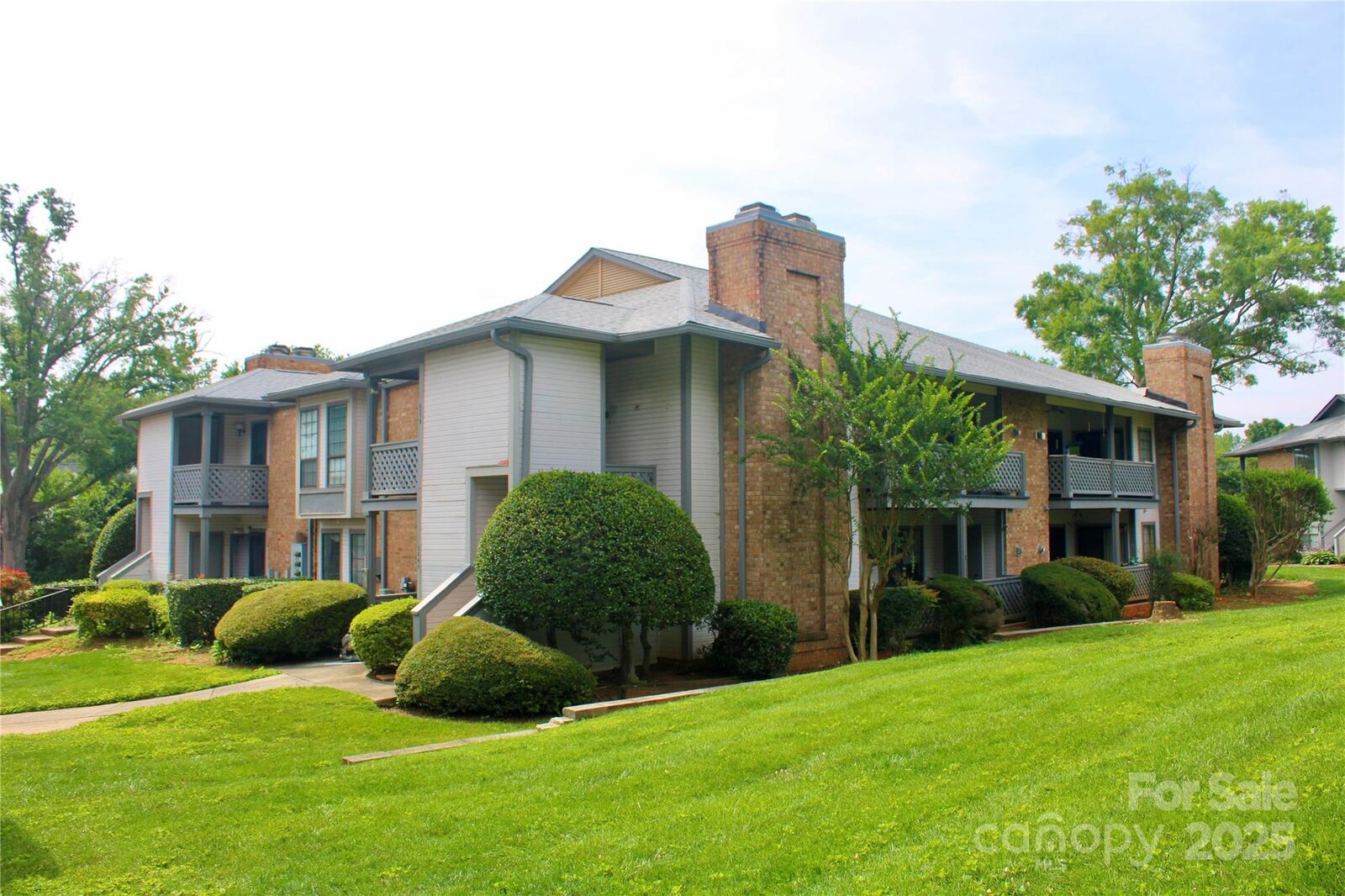 Property Photo: 5864 Harris Grove Lane NC 28212