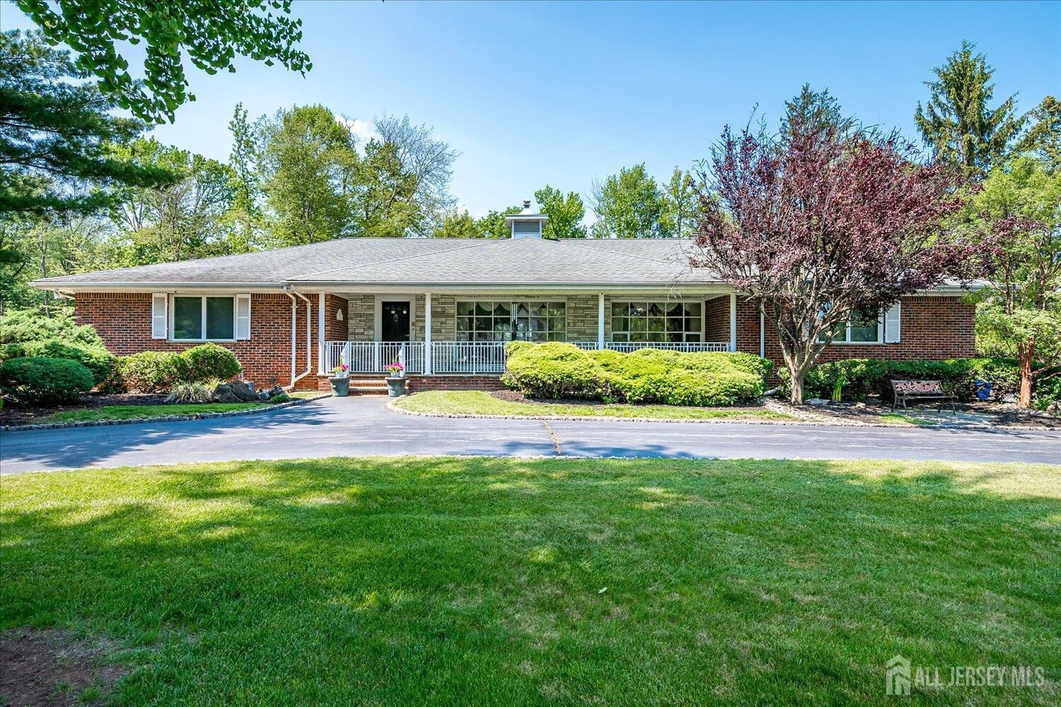 Property Photo:  75 Stratford Drive  NJ 07067 