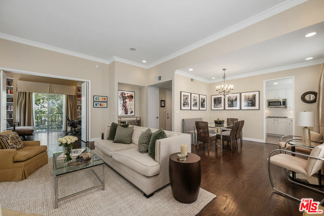 Property Photo: 100 S Wetherly Dr CA 90048