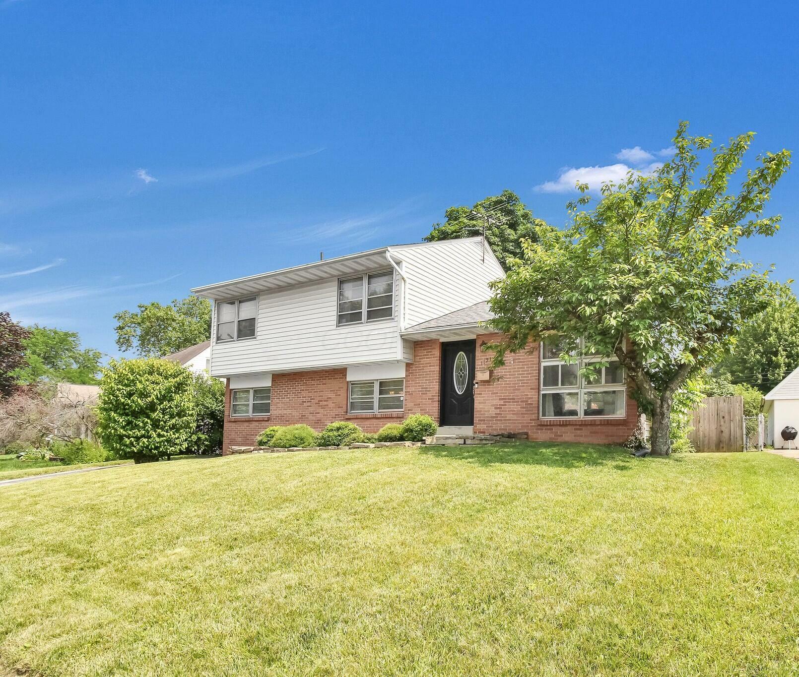 Property Photo: 1121 Afton Road OH 43221