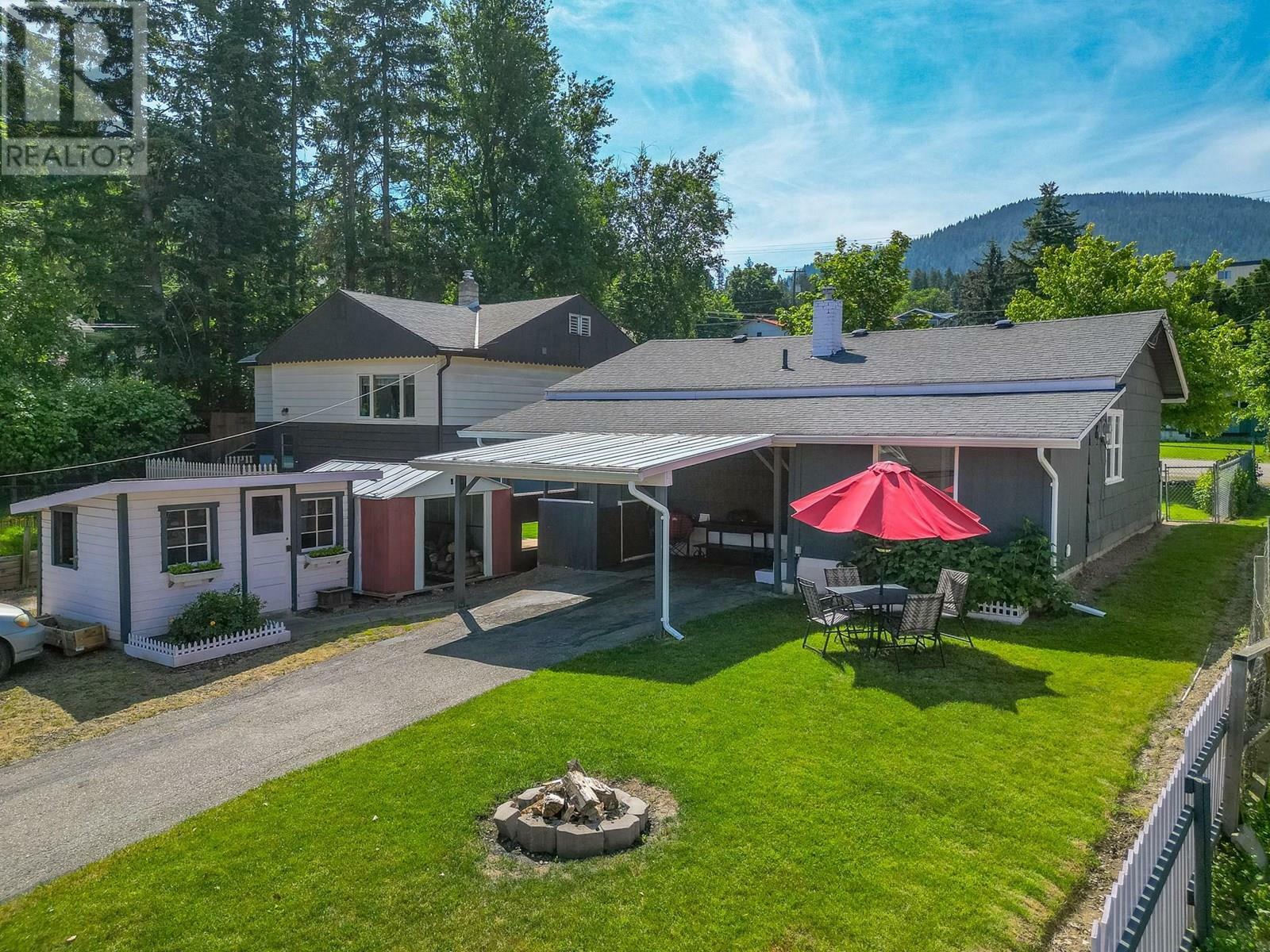 Property Photo: 571 1 Avenue Southeast BC V1E 1J7