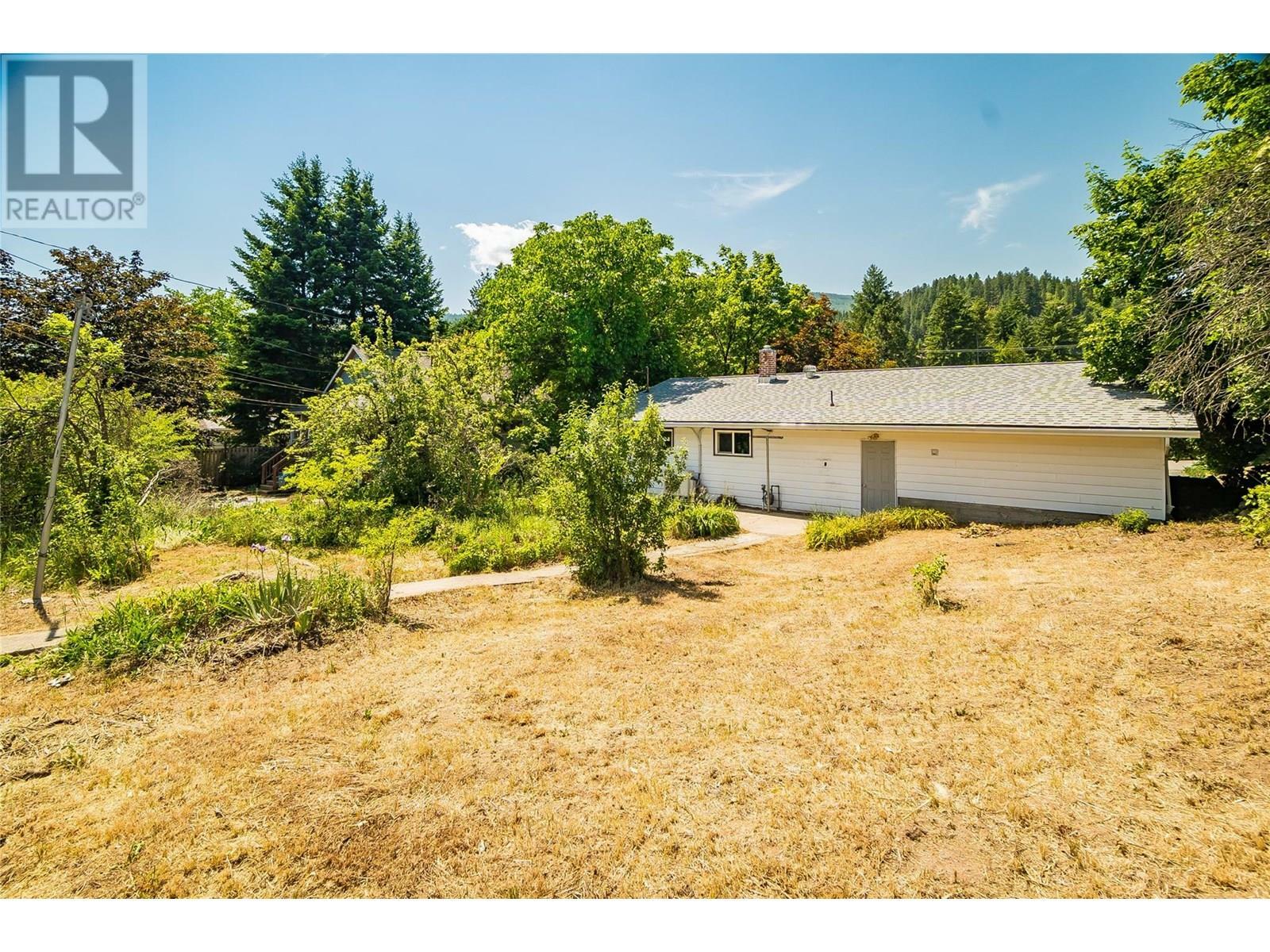 Property Photo: 405 10th Avenue BC V1N 1K5