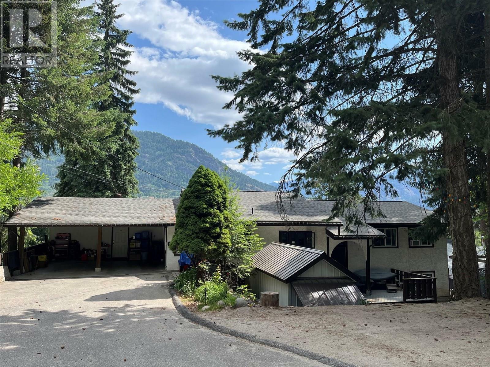 Property Photo: 801 Lynnwood Crescent BC V1N 1E5