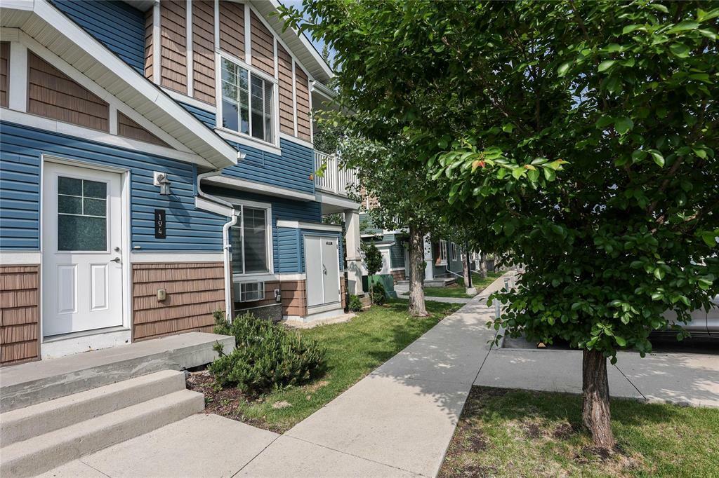 Property Photo: 25 Tim Sale Drive MB R3Y 0P7