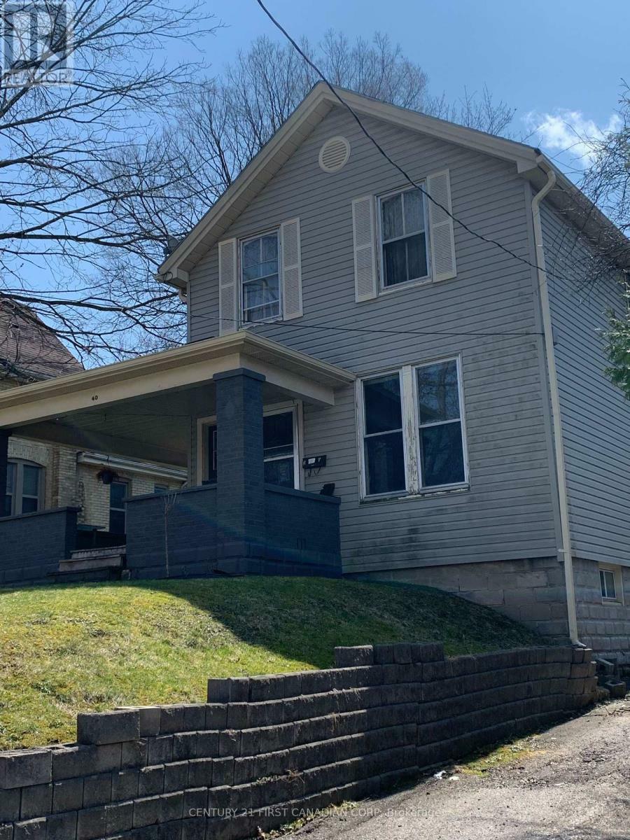 Property Photo: 40 Springbank Drive ON N6J 1E3
