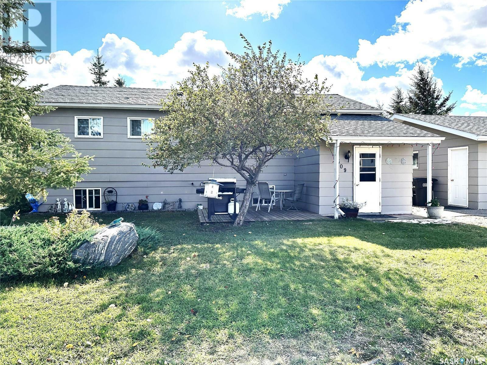 Property Photo: 309 3rd Street S SK S0K 3V0