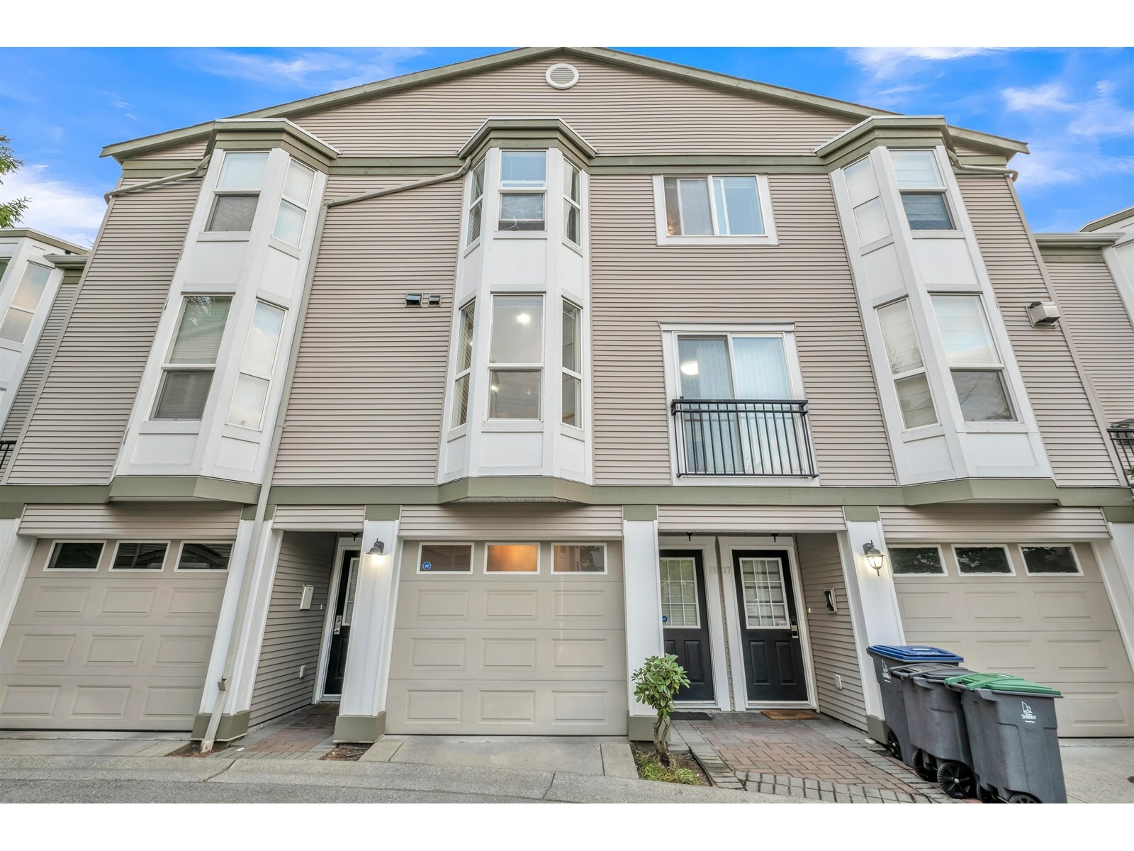 Property Photo: 9559 130A 38 BC V3V 5N9