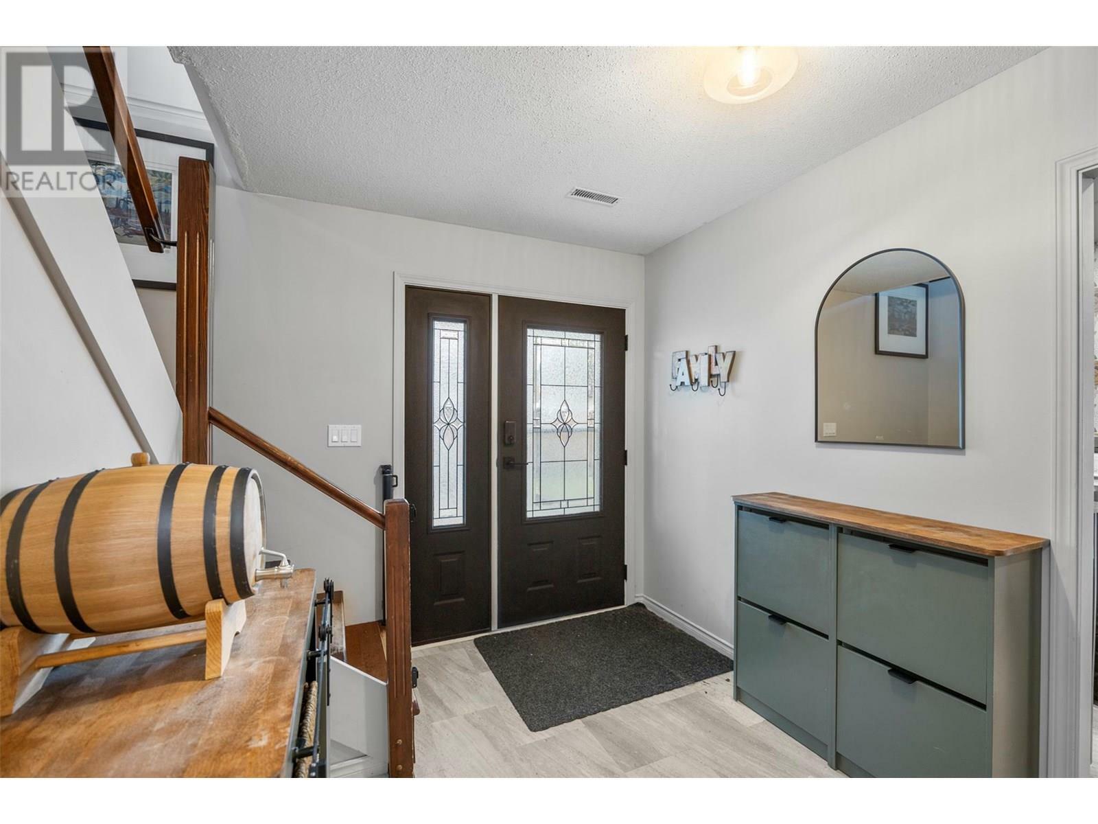 Property Photo: 1044 Dundas Street BC V2B 2T2