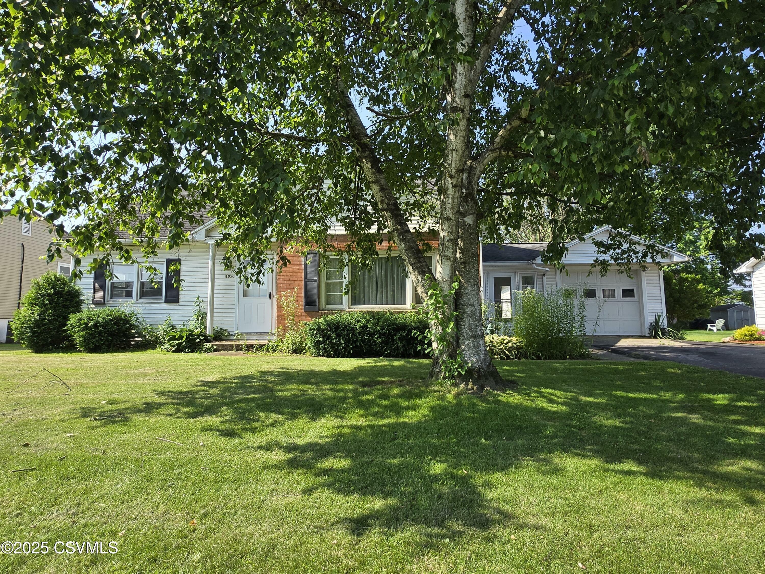 Property Photo: 1050 Pine Street PA 17847