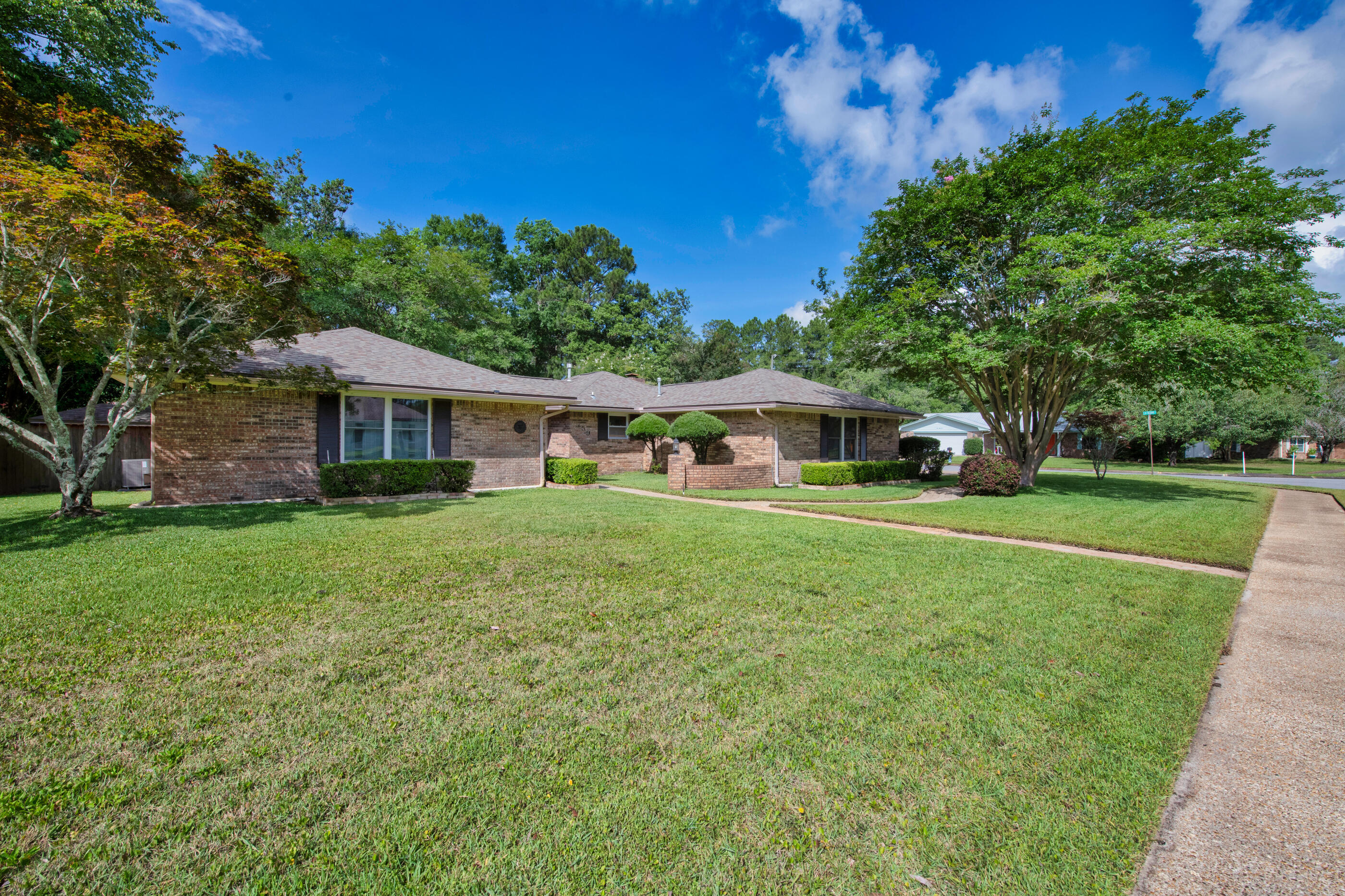 Property Photo: 759 Overbrook Drive FL 32547