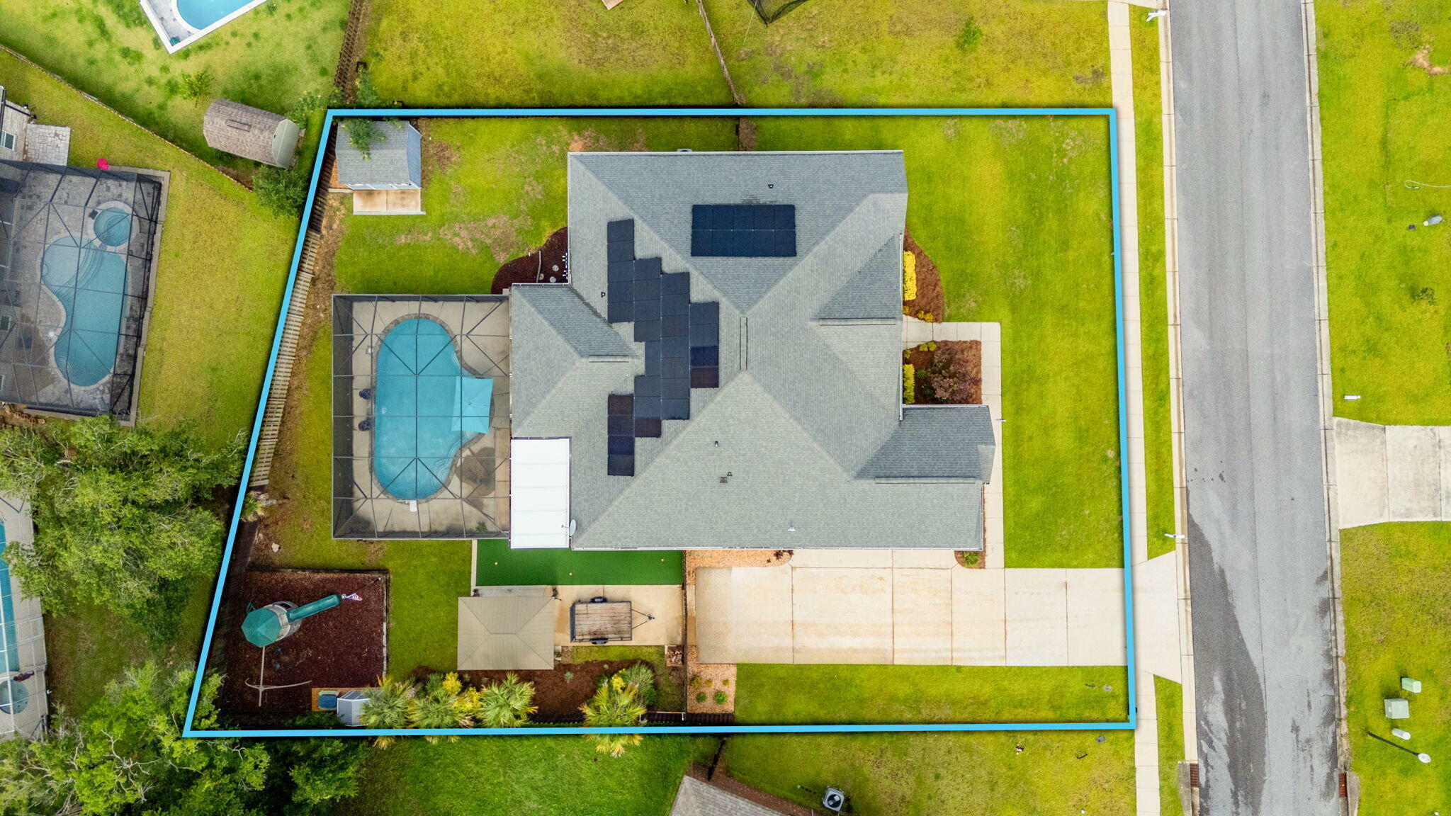 Property Photo: 305 Vale Loop FL 32536