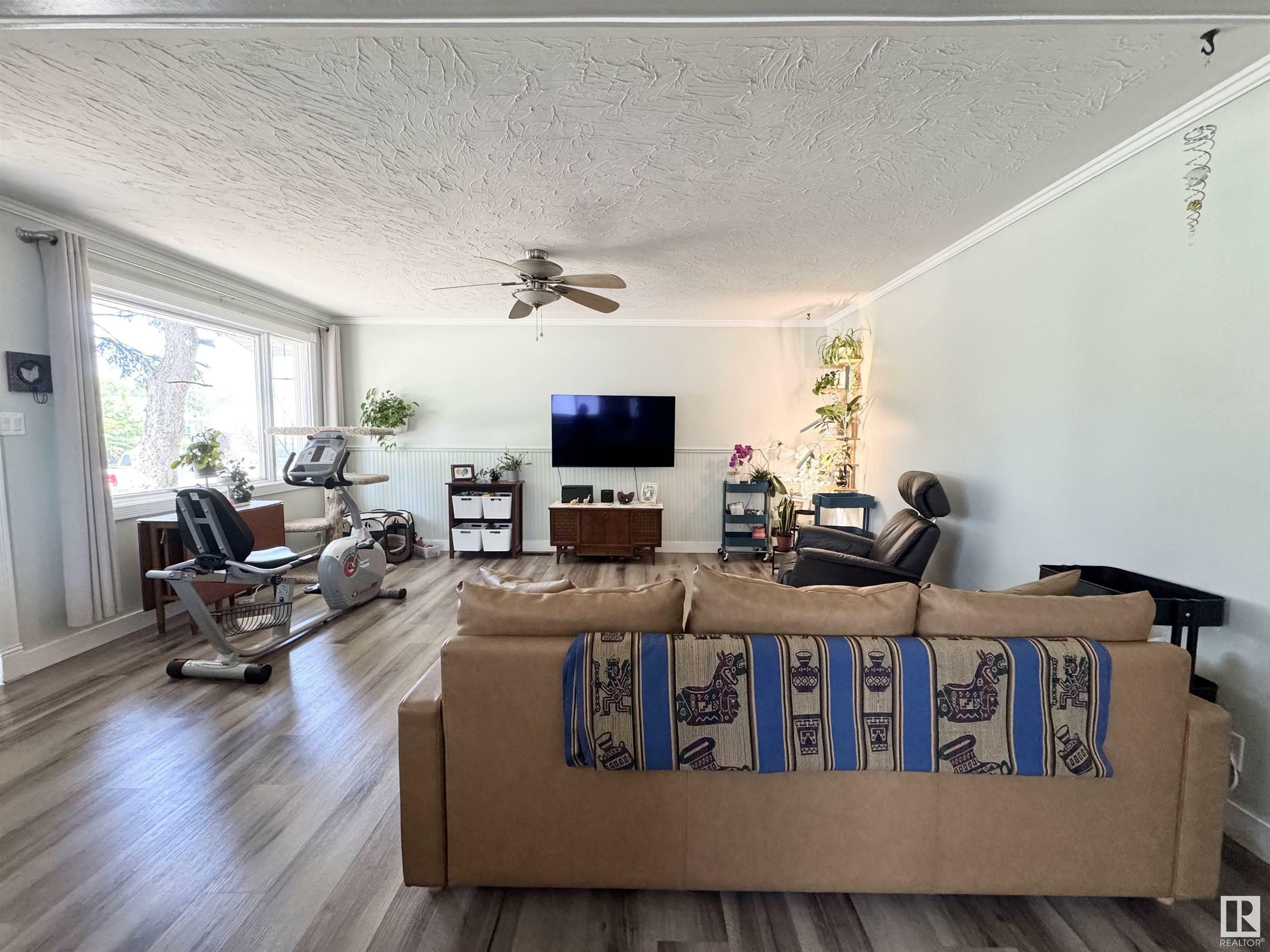 Photo de la propriété: 4305 49 A Street AB T9C 1B6