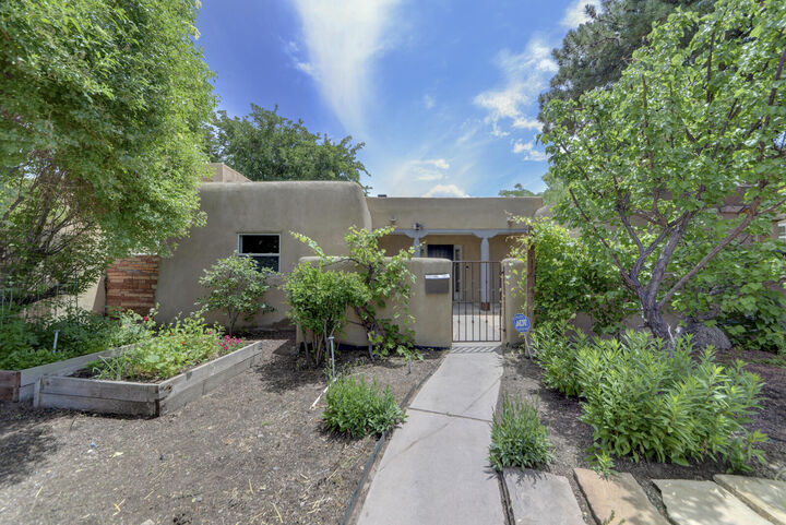 Property Photo:  1228 Lafayette Drive NE  NM 87106 