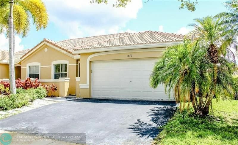 Property Photo:  1576 Zenith Way  FL 33327 