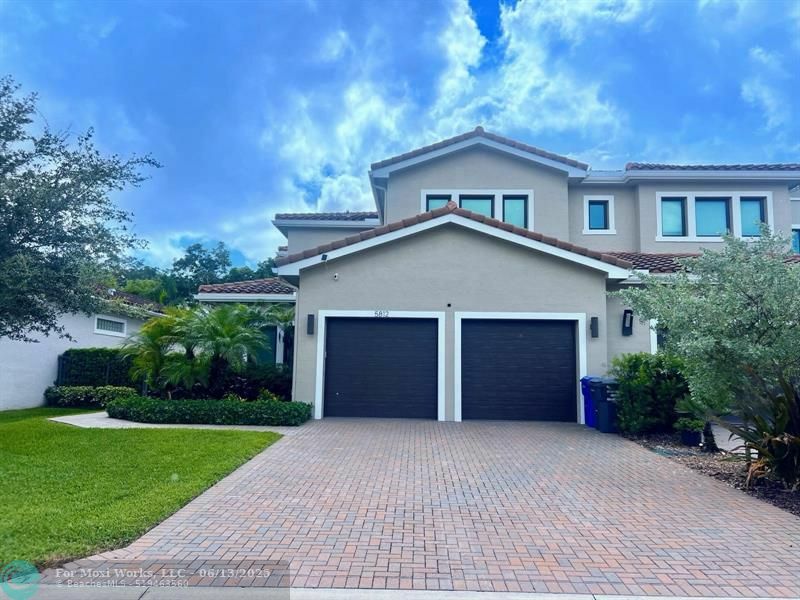 Property Photo: 5812 E Brookfield Cir E FL 33312