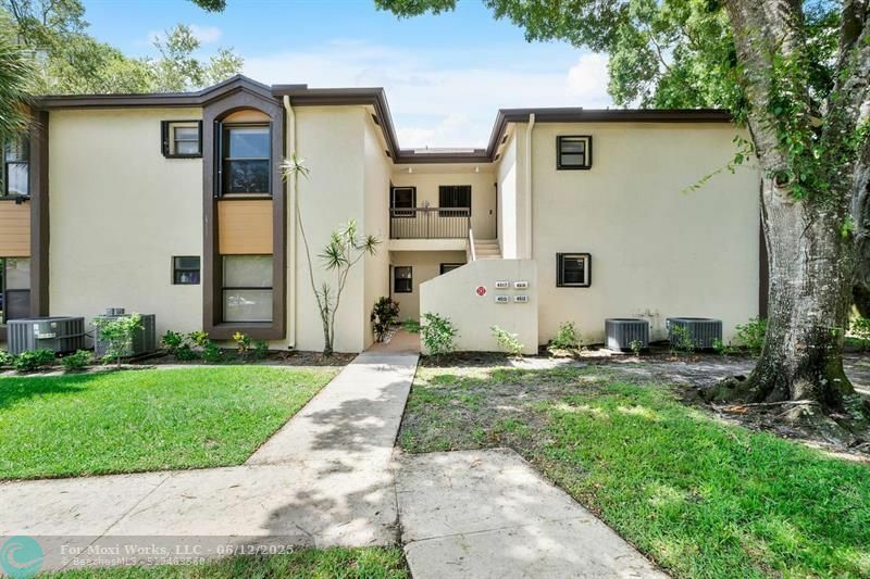 Property Photo: 4517 Carambola Cir S 27290 FL 33066
