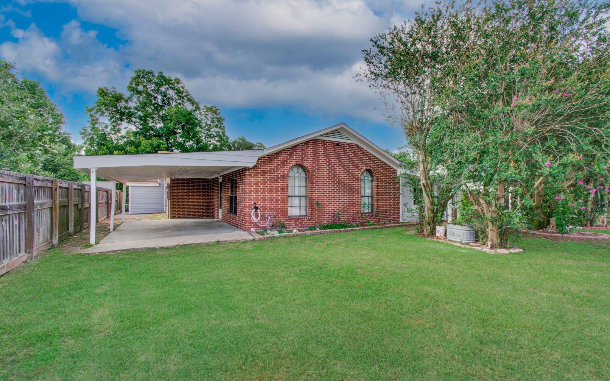 Property Photo: 810 Roosevelt Street TX 77474