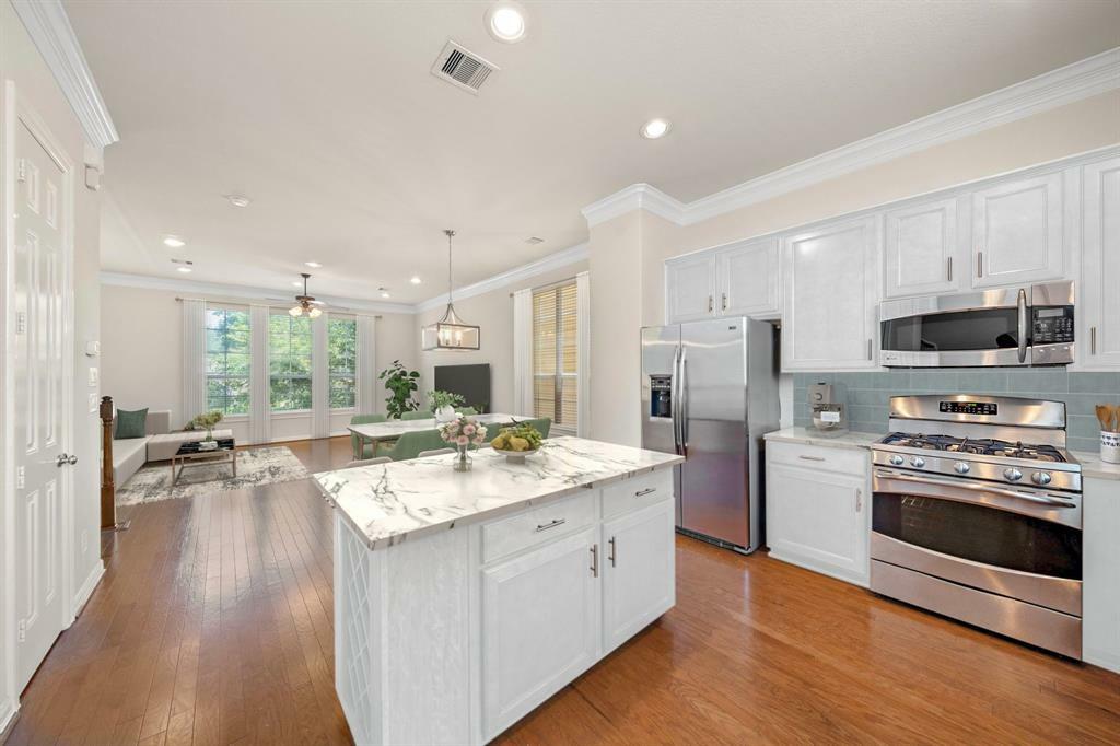 Property Photo:  878 Fisher Street  TX 77018 