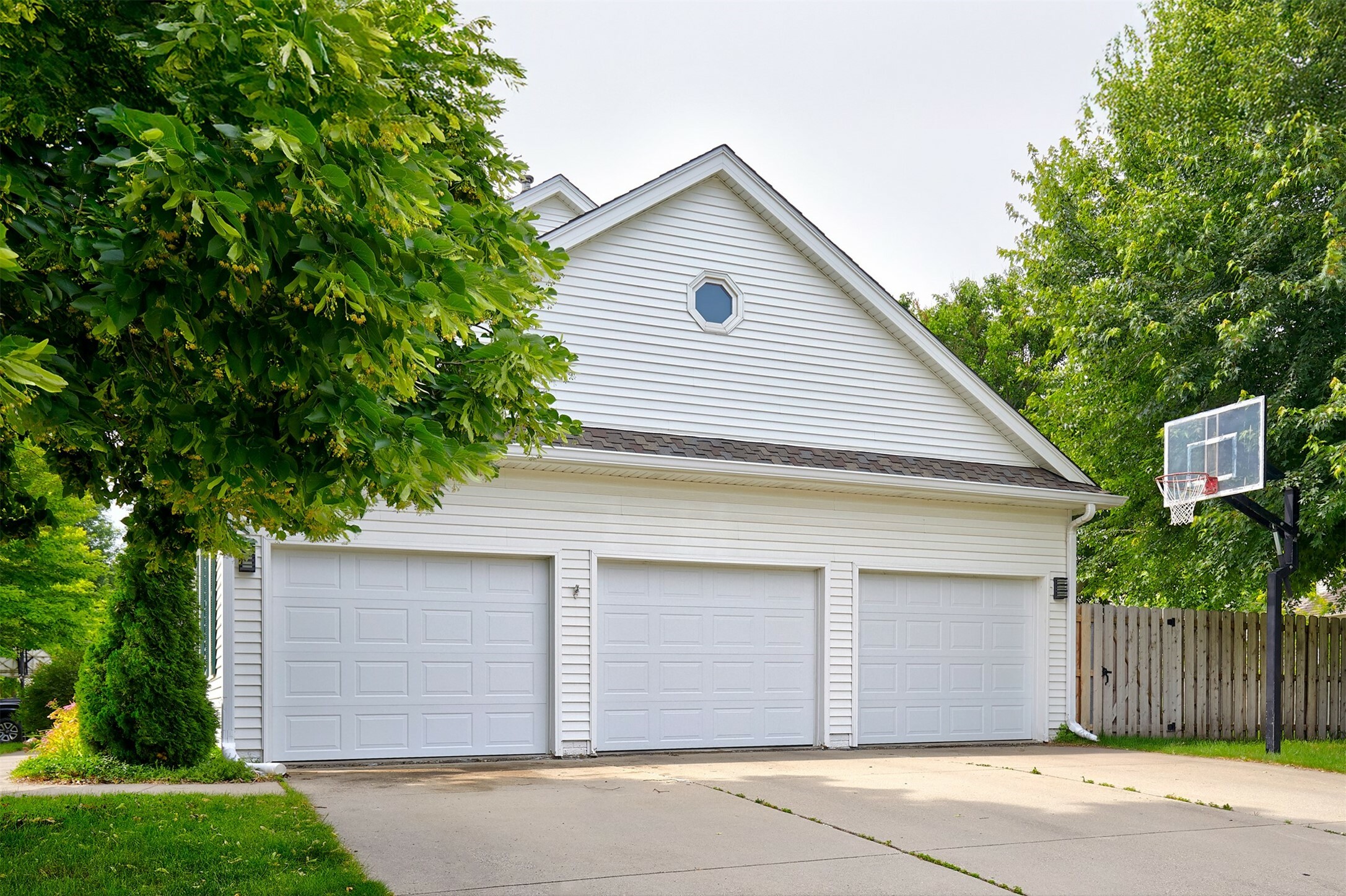Property Photo: 2216 NW 136th Street IA 50325