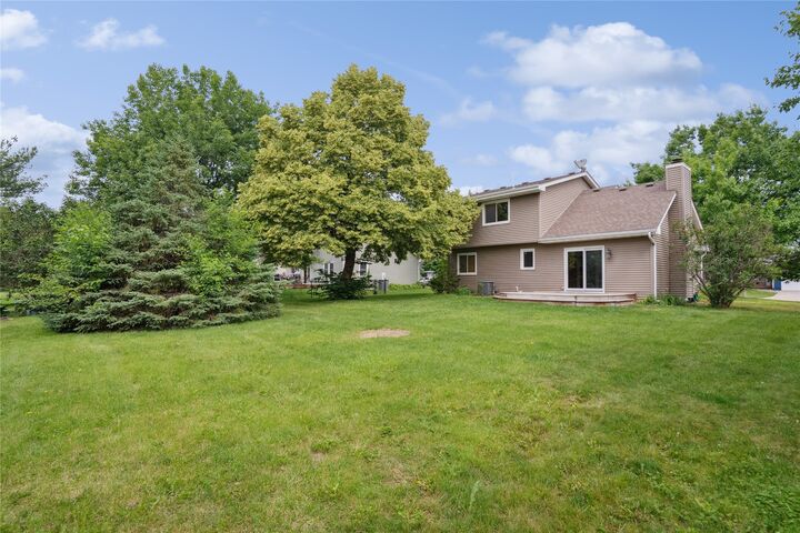 Property Photo:  725 SE Peterson Drive  IA 50021 