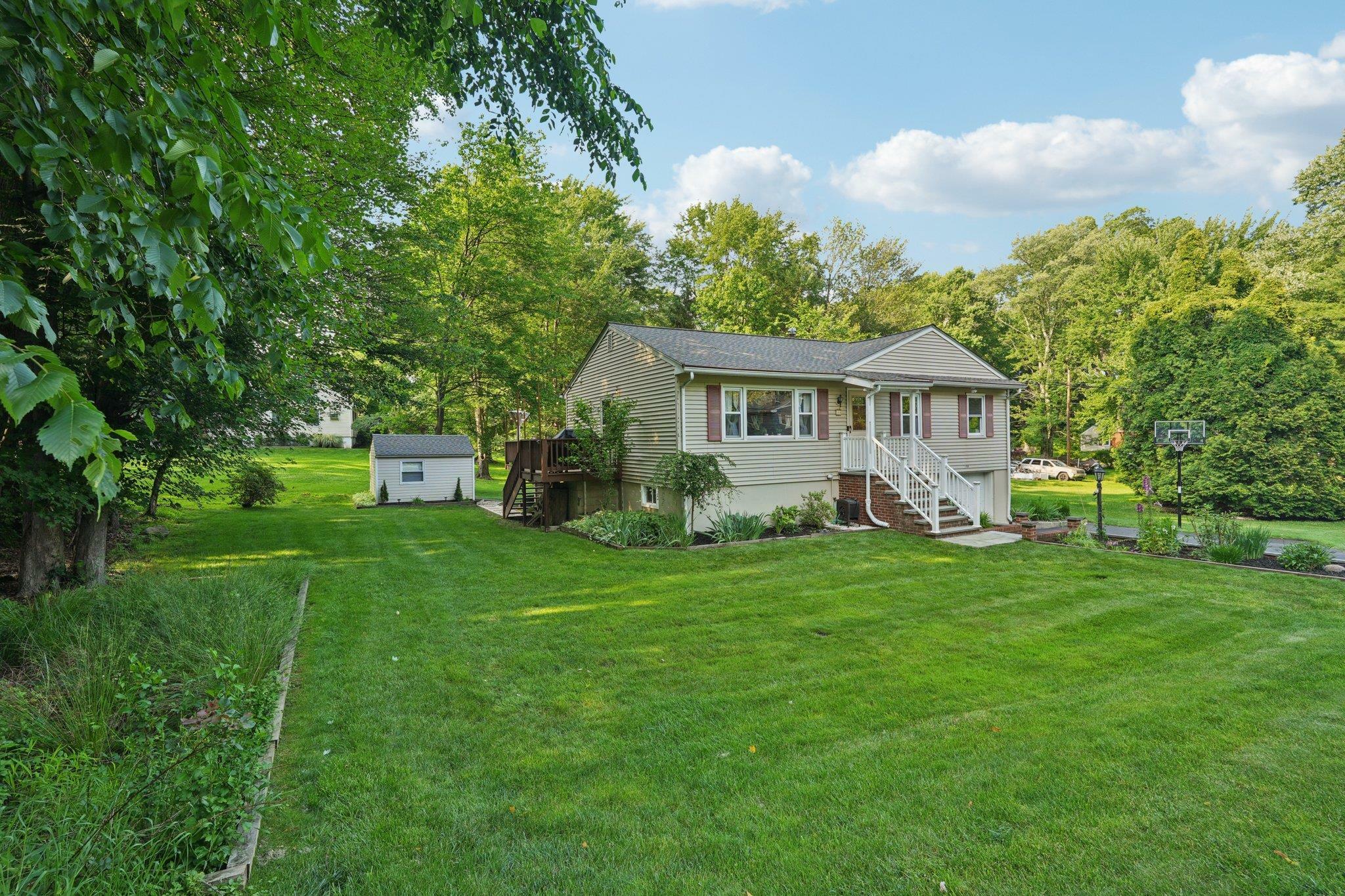 Property Photo:  184 Ludvigh Road  NY 10954 
