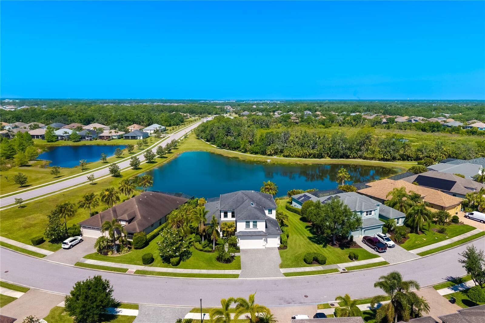 Property Photo: 826 Honeyflower Loop FL 34212