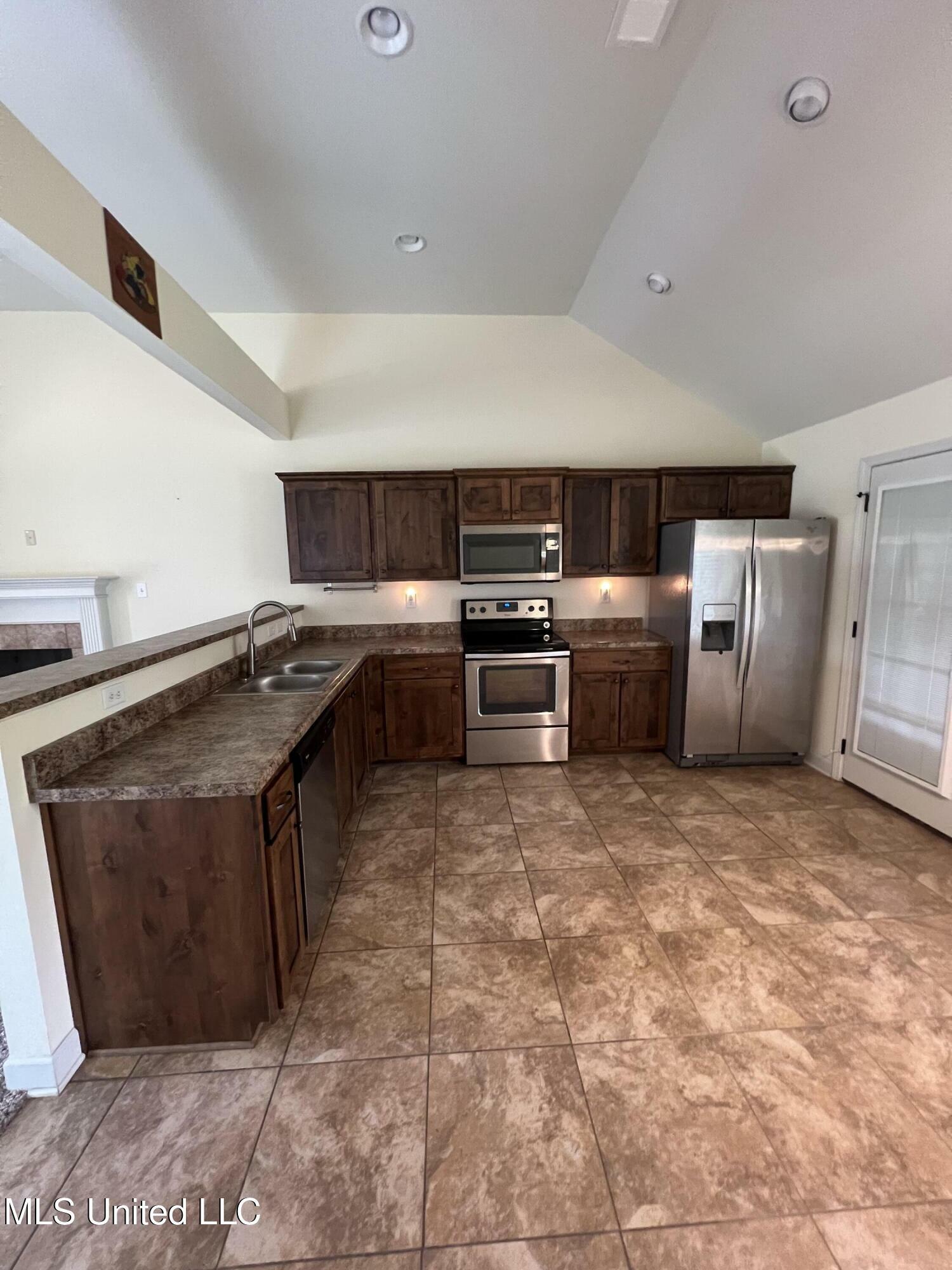 Property Photo: 1164 Chestnut Drive MS 38671