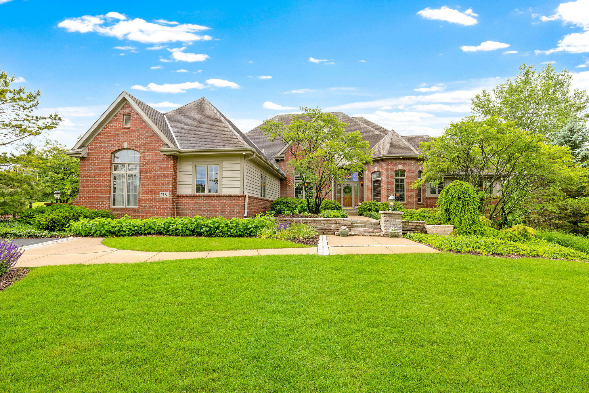 7941 W Rolling Field Dr  Mequon WI 53097 photo