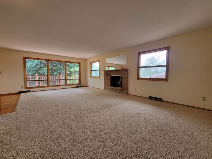 Property Photo:  1000 21st St NW  ND 58703 