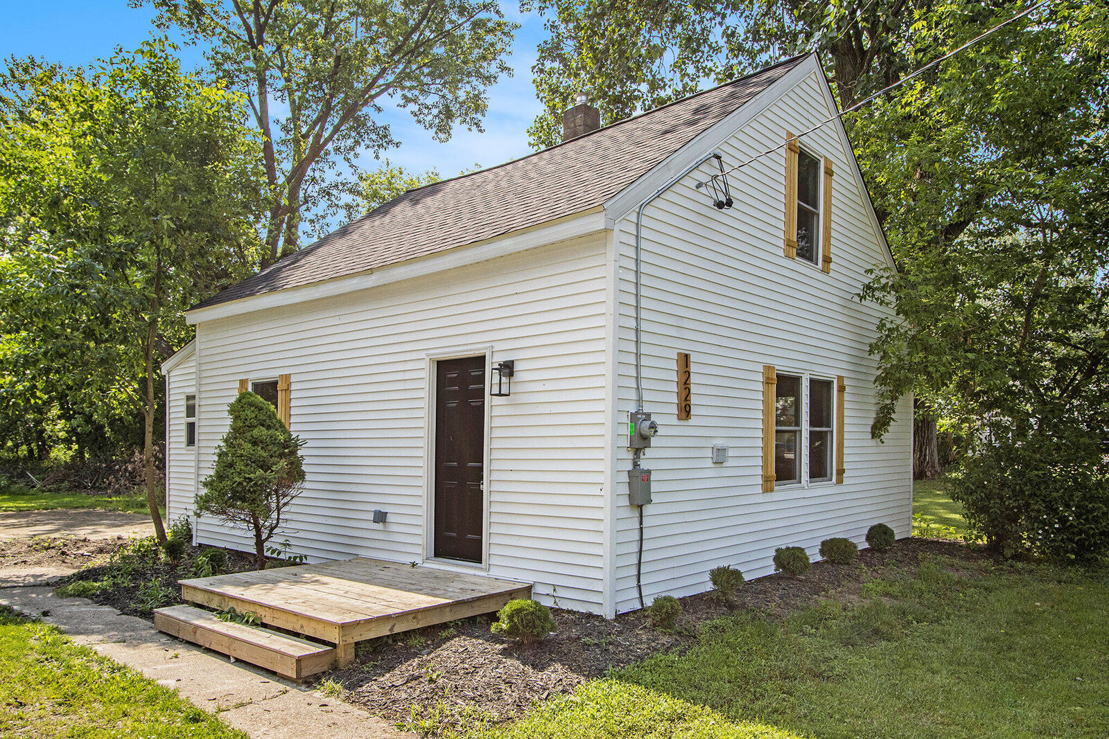 Property Photo:  1229 Foster Avenue  MI 49048 