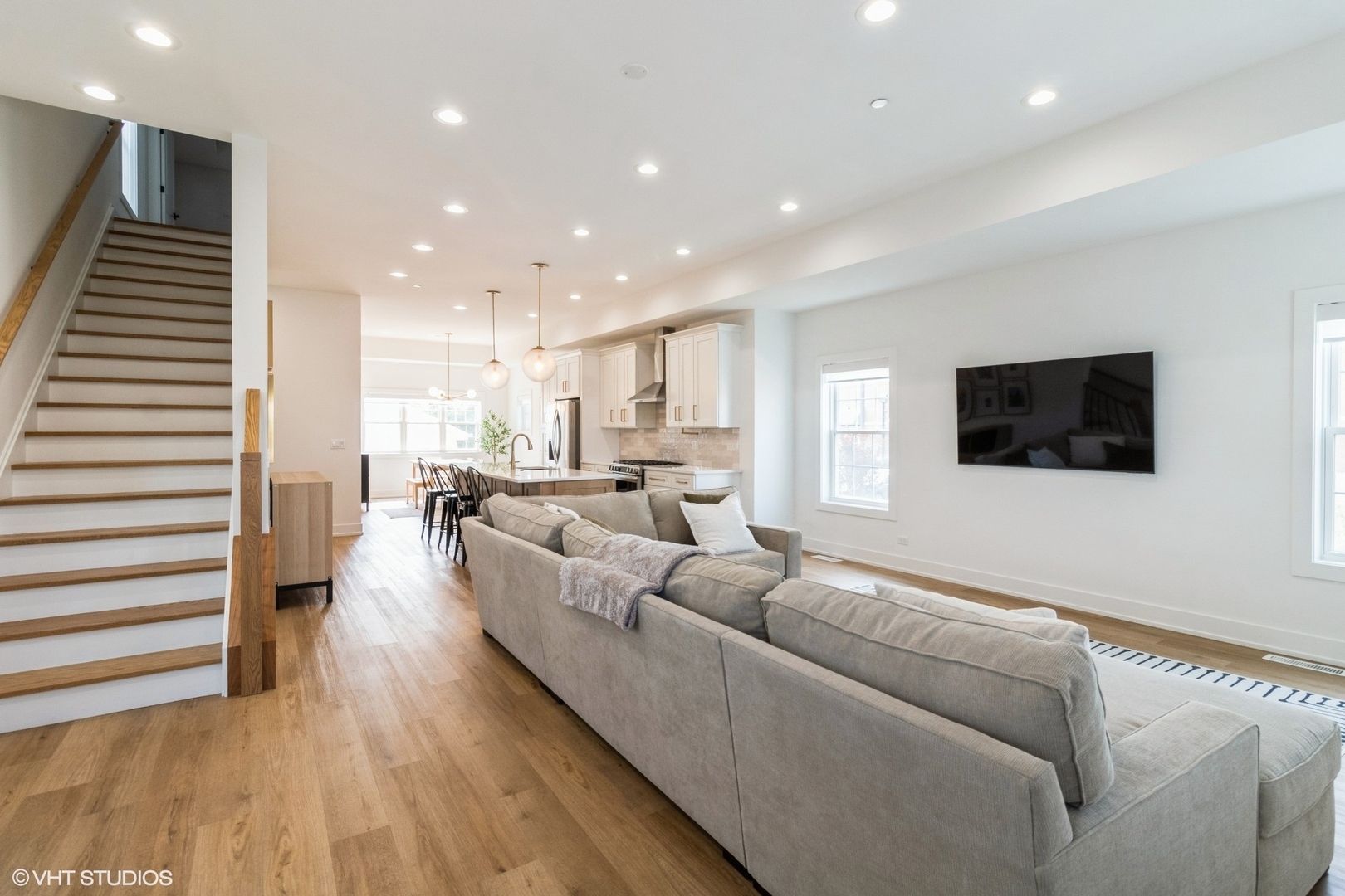 Property Photo: 1 N Beverly Lane IL 60004