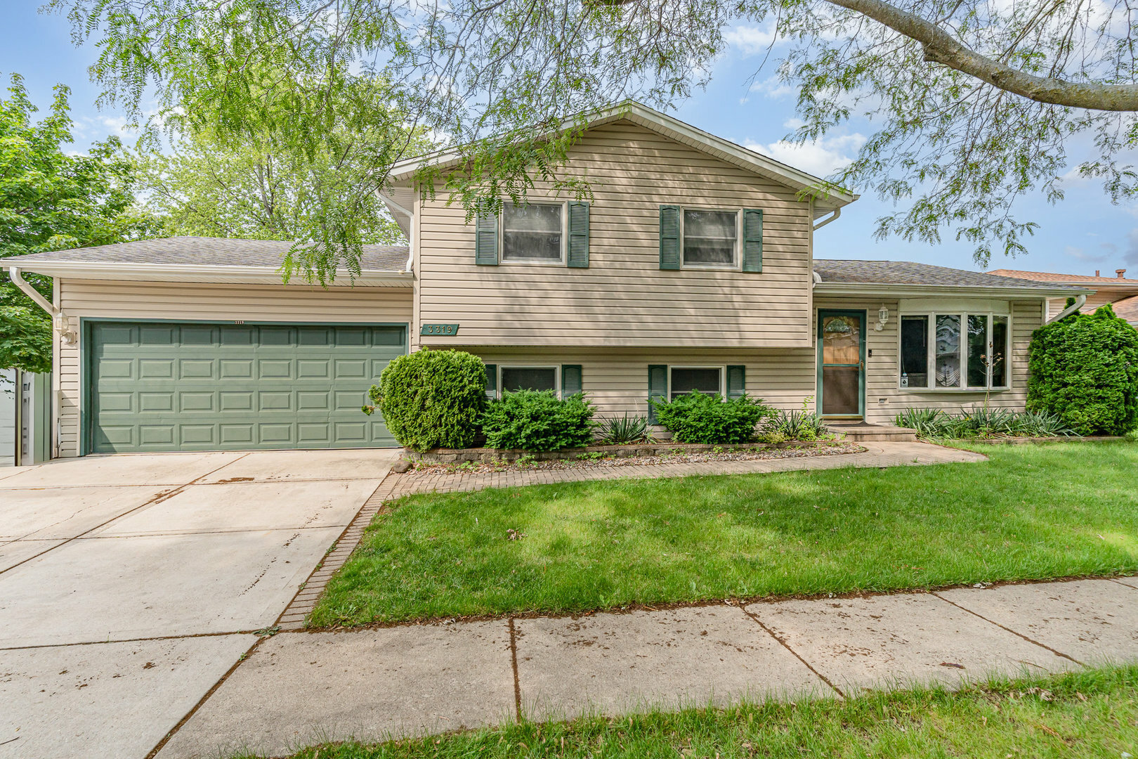 Property Photo: 3319 Cathy Drive IL 60431
